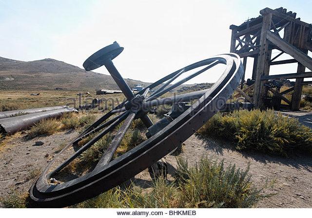 abandoned-gold-mining-equipment-bodie-state-historic-park-california-bhkmeb.jpg