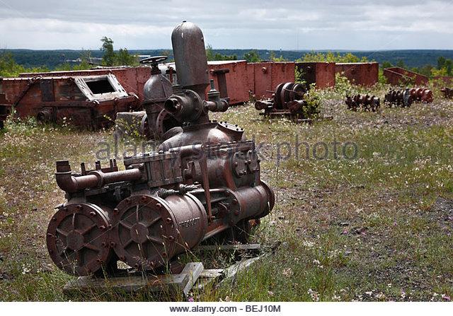 abandoned-mining-equipment-at-quincy-mine-in-hancock-michigan-usa-bej10m.jpg