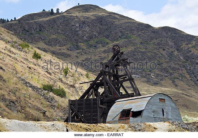 mining-structures-at-the-abandoned-kaaba-texas-mine-near-nighthawk-earrat.jpg